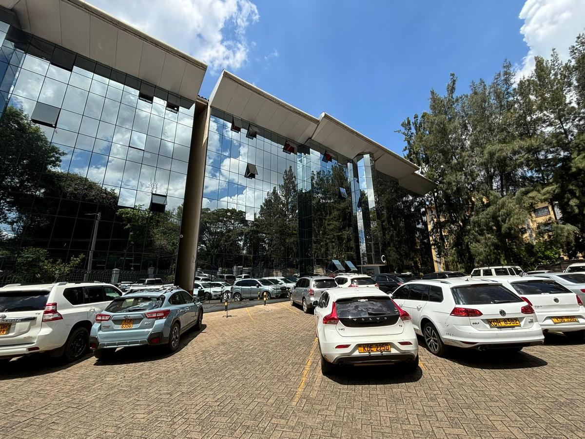 2,100 ft² Office with Fibre Internet in Lavington - 1