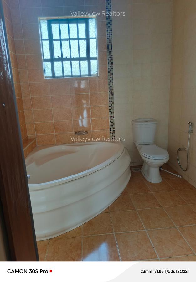 5 Bed Townhouse with En Suite at Lavington - 18