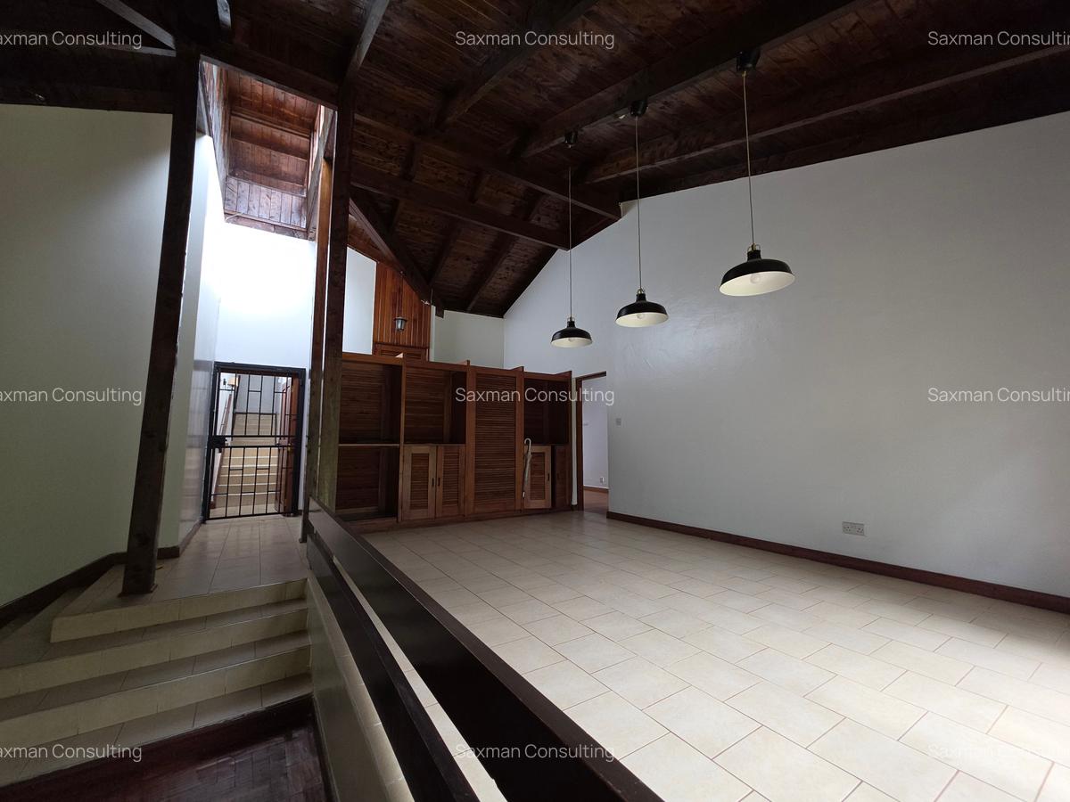 4 Bed House with Garden in Spring Valley - 10