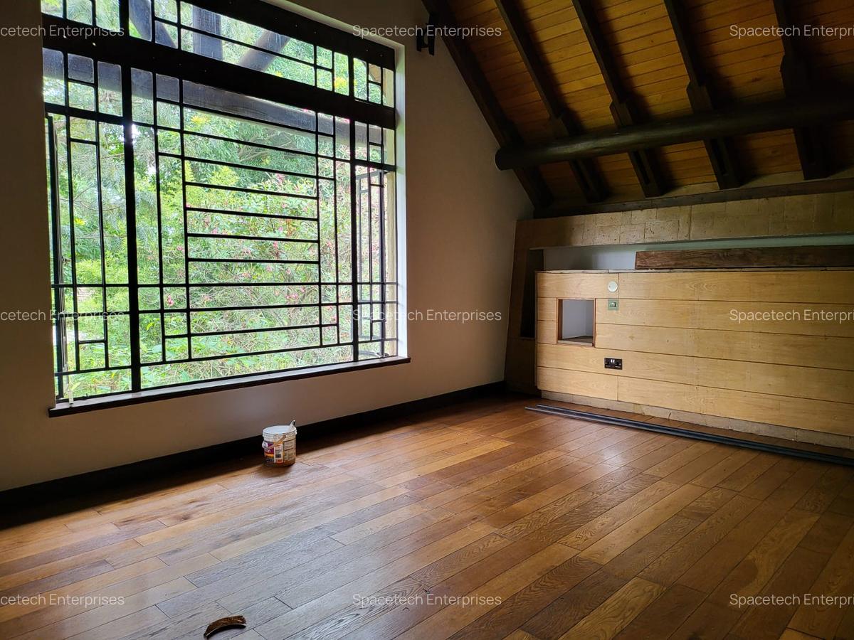 4 Bed Townhouse with En Suite in Lake View - 15