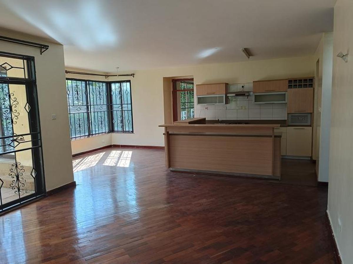 4 Bed House with En Suite at Ridgeways - 8