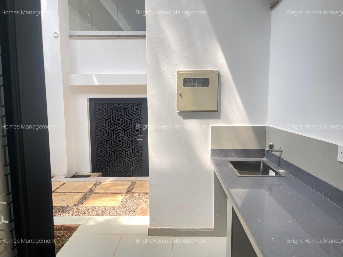 2 Bed Townhouse with En Suite in Lavington - 7