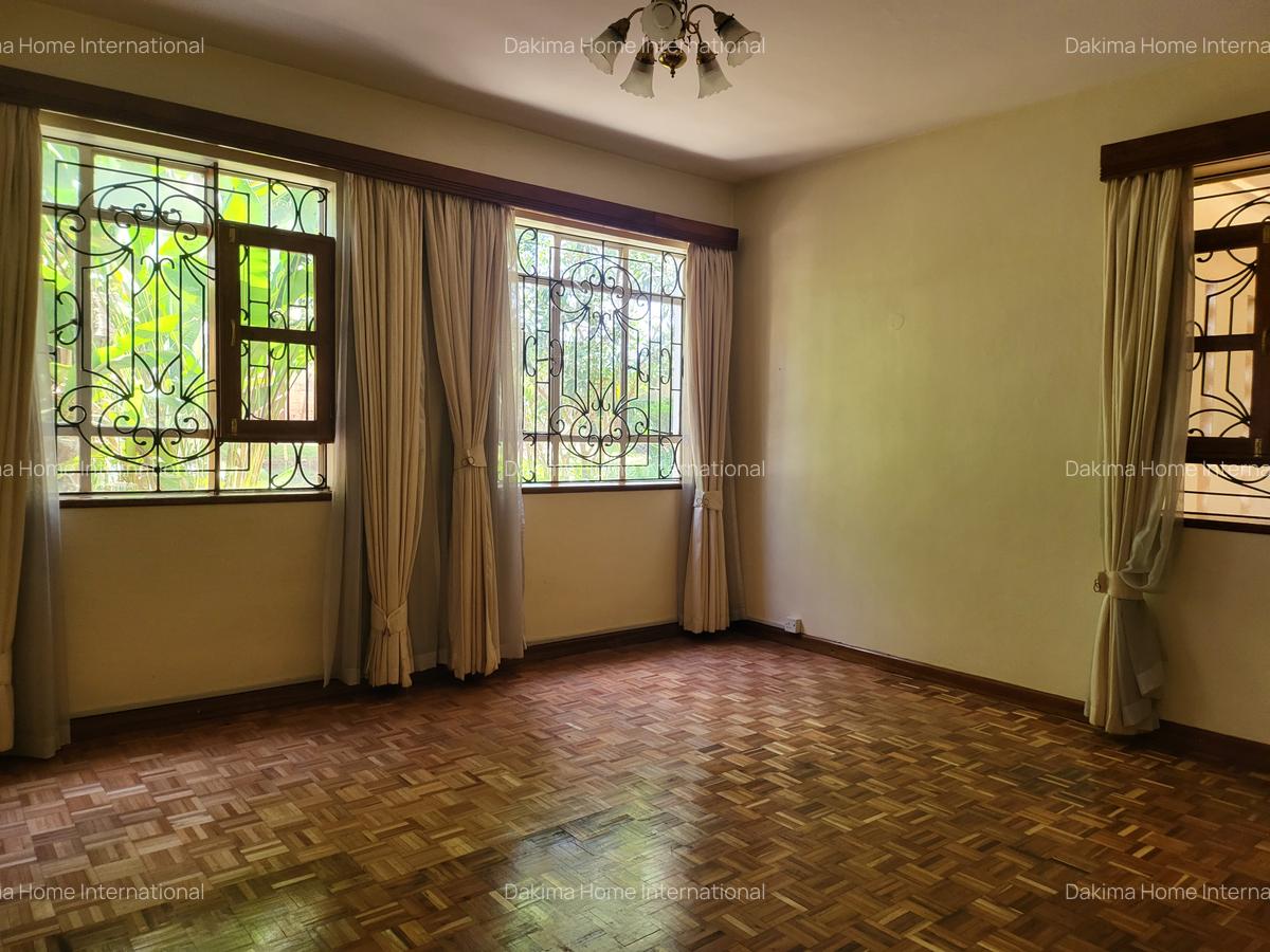 5 Bed House with En Suite in Nyari - 5