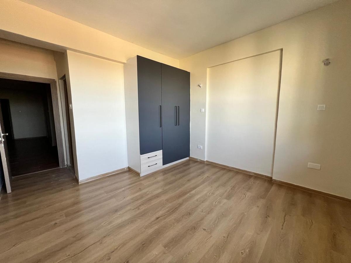 5 Bed Apartment with En Suite in Parklands - 3