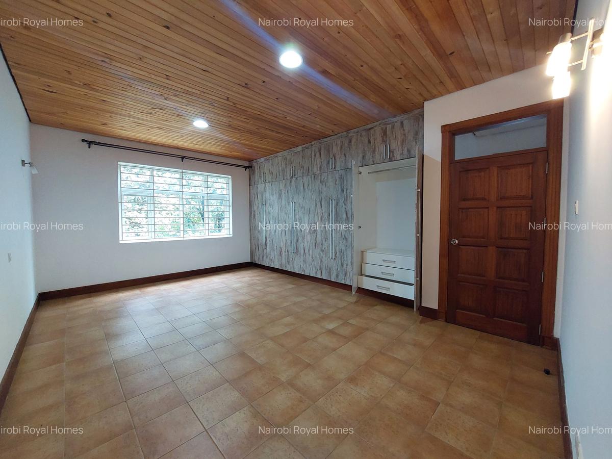 5 Bed House with En Suite at Rosslyn Road - 17