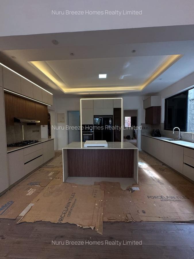 5 Bed Townhouse with En Suite in Lavington - 3