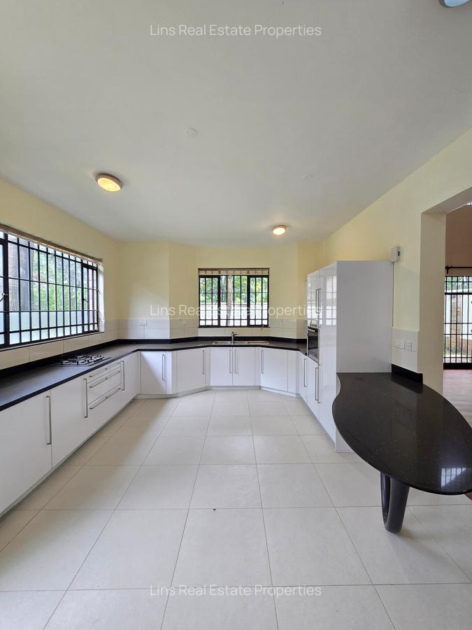5 Bed Townhouse with En Suite in Lavington - 6