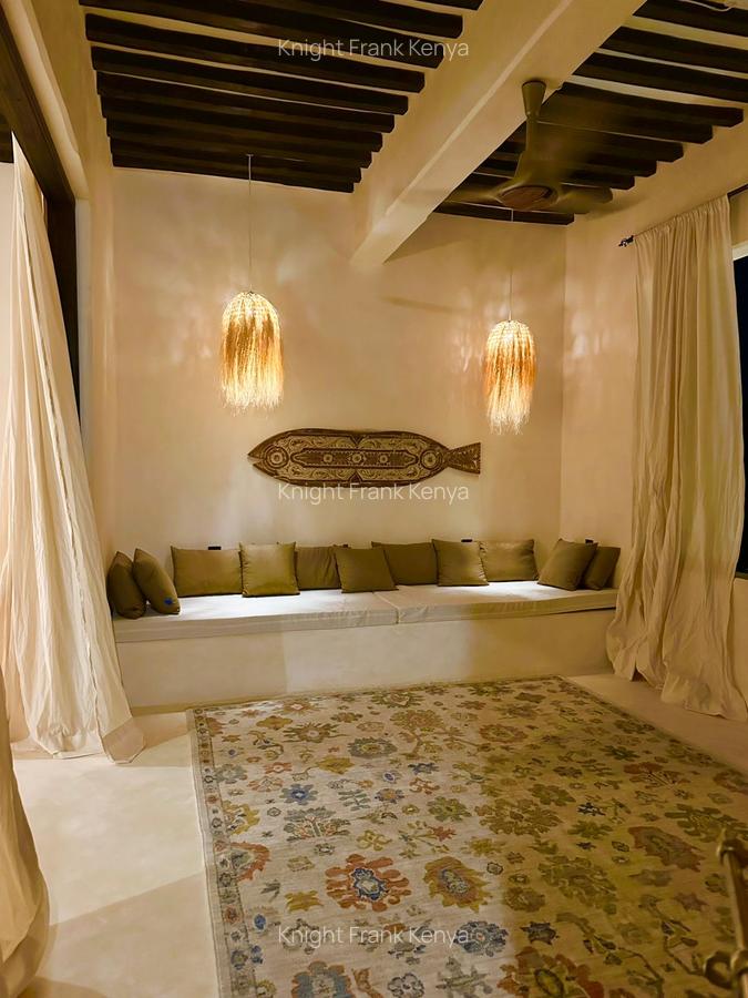 6 Bed House with Swimming Pool in Lamu - 13