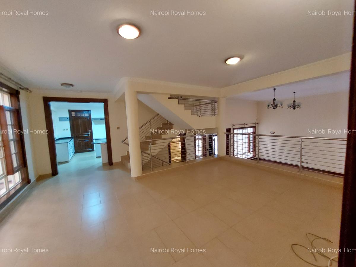 4 Bed House with En Suite at Grevilia Grove - 10