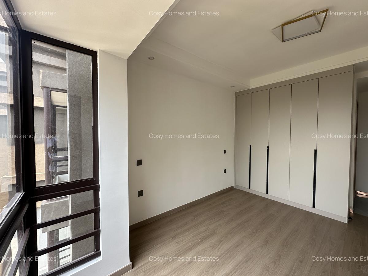 3 Bed Apartment with En Suite at Riverside - 6