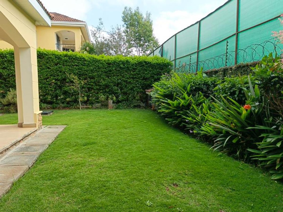 4 Bed Townhouse with En Suite in Lavington - 17