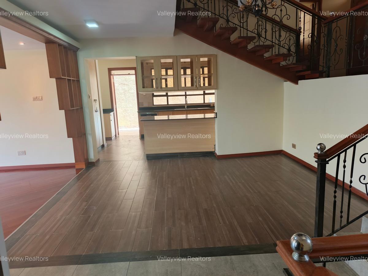 5 Bed Townhouse with En Suite at Lavington - 9