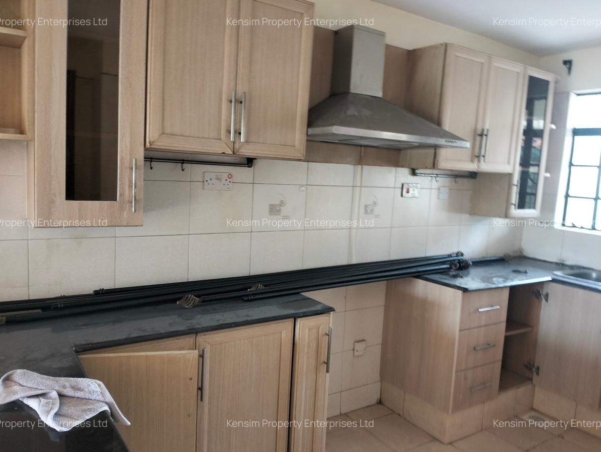 5 Bed Townhouse with En Suite in Lavington - 20