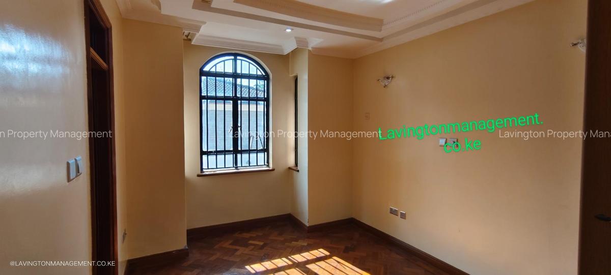 4 Bed House with En Suite at Lavington Green - 17