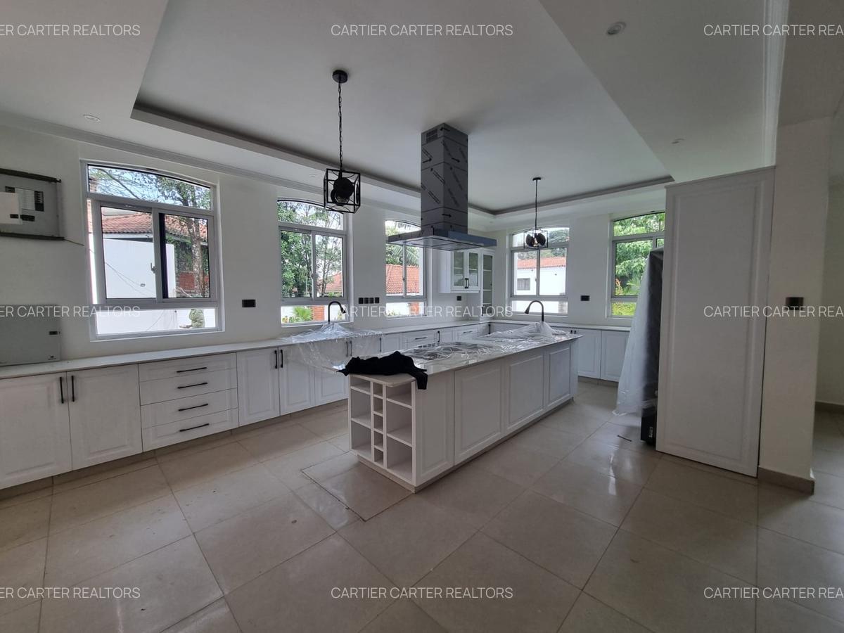 5 Bed House with En Suite in Runda - 8