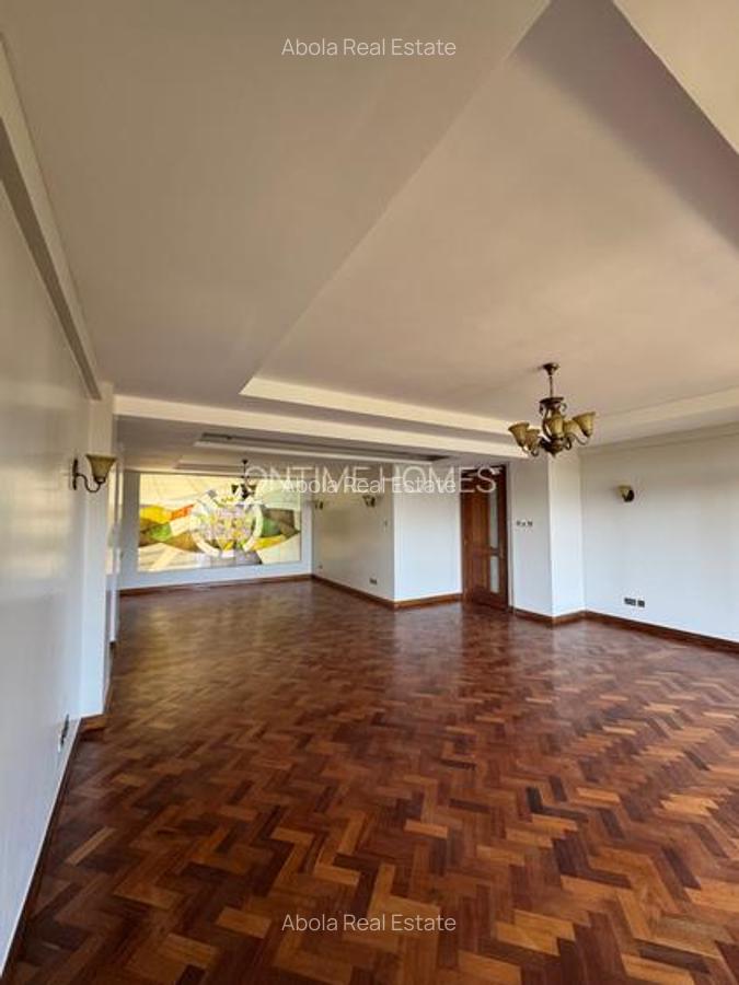4 Bed Apartment with En Suite in Riverside - 16