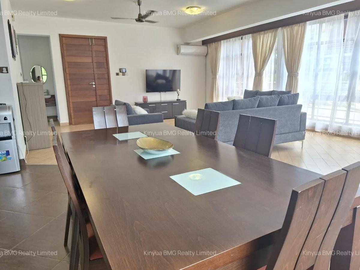 Serviced 2 Bed Apartment with En Suite at Beach Road - 3