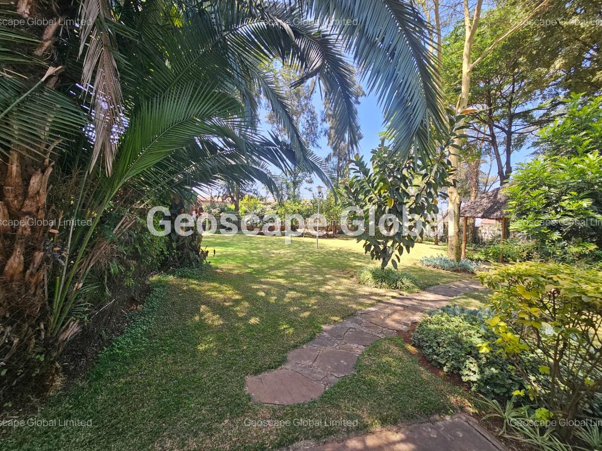 4 Bed House with En Suite in Lavington - 1
