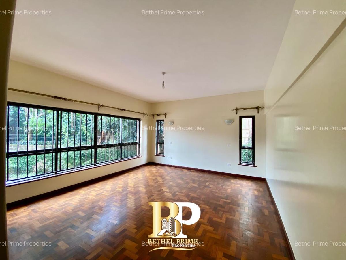 4 Bed Apartment with En Suite in Brookside - 3