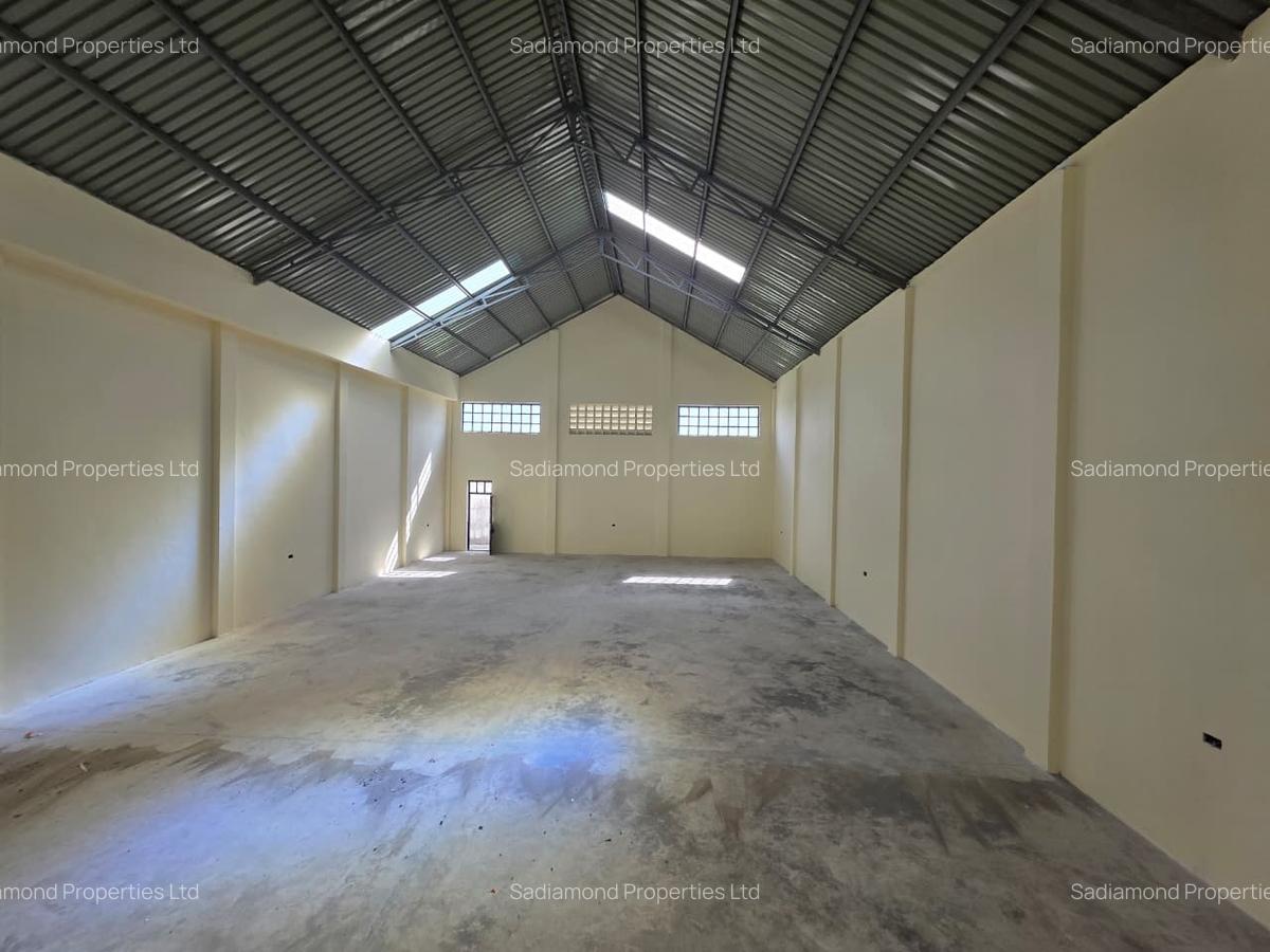 4,000 ft² Warehouse with Parking in Mlolongo - 4