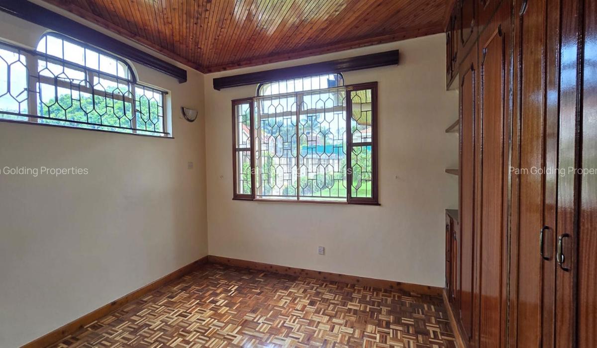 5 Bed House with En Suite in Runda - 8