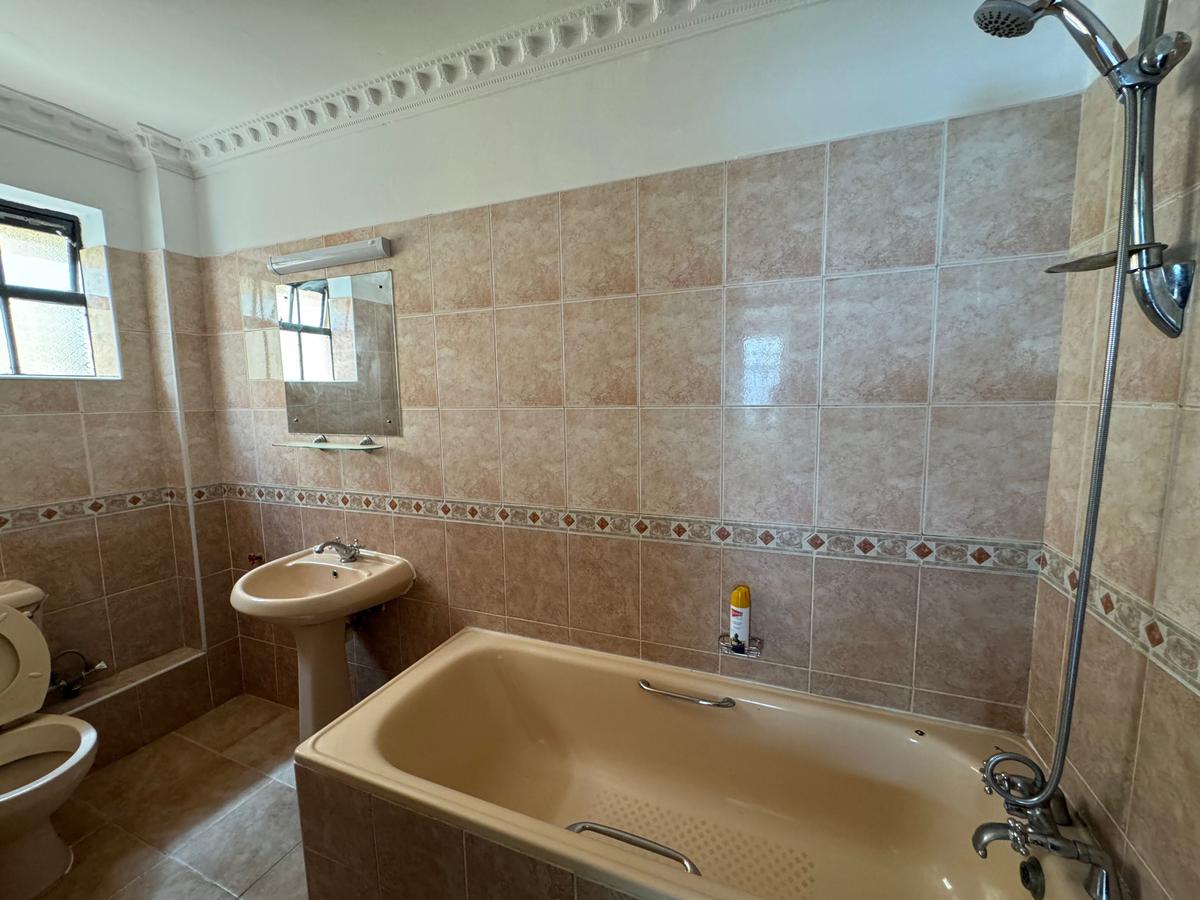 5 Bed Townhouse with En Suite in Lavington - 6