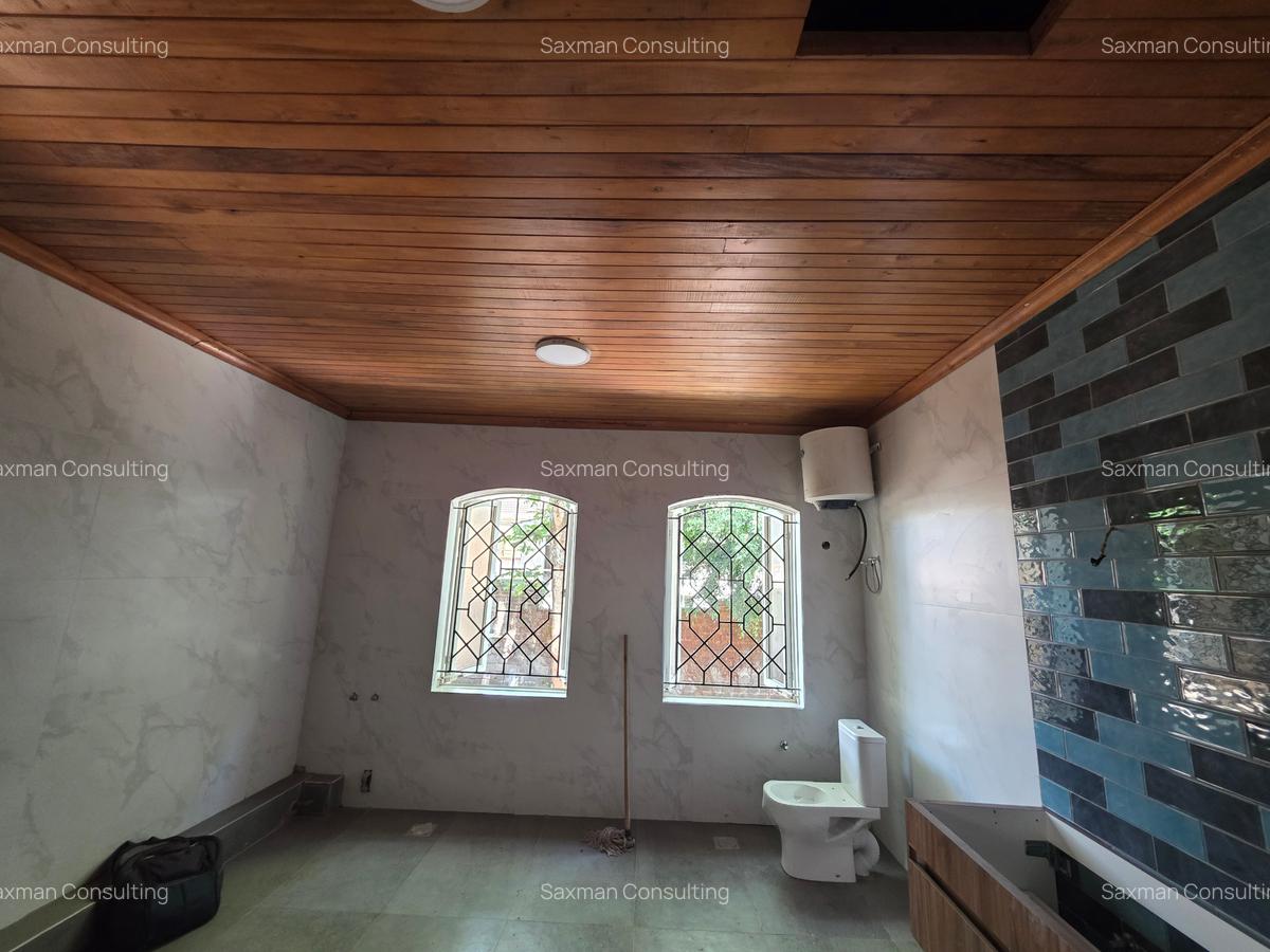 4 Bed House with En Suite in Spring Valley - 11