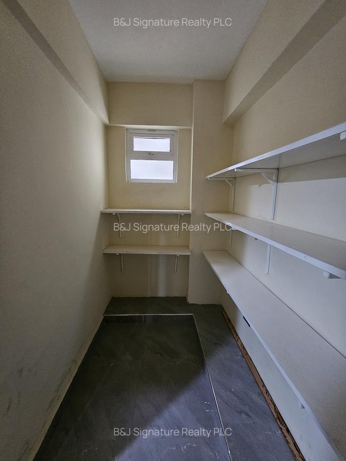 4 Bed Apartment with En Suite in Parklands - 10