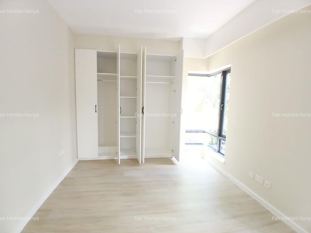 2 Bed Apartment with En Suite at Riverside Drive - 5