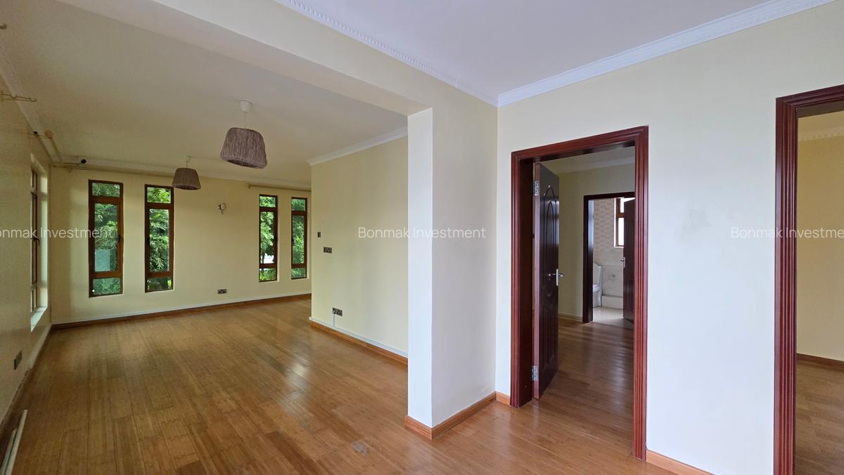 5 Bed Townhouse with En Suite at Lavington Green - 6
