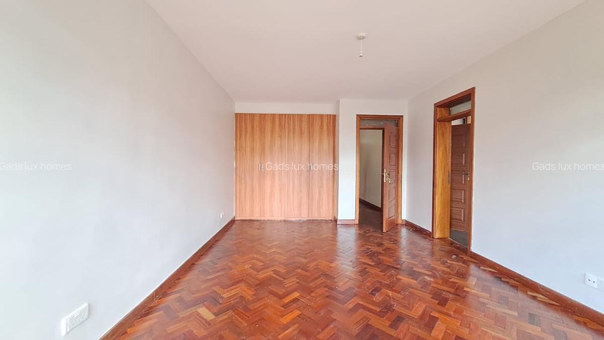 5 Bed Townhouse with En Suite at Lavington - 5