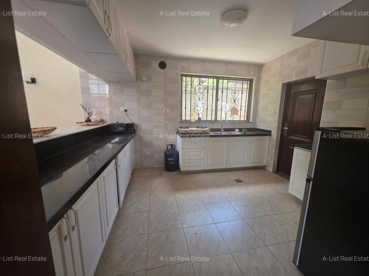 5 Bed Villa with En Suite at Chalbi Road - 9