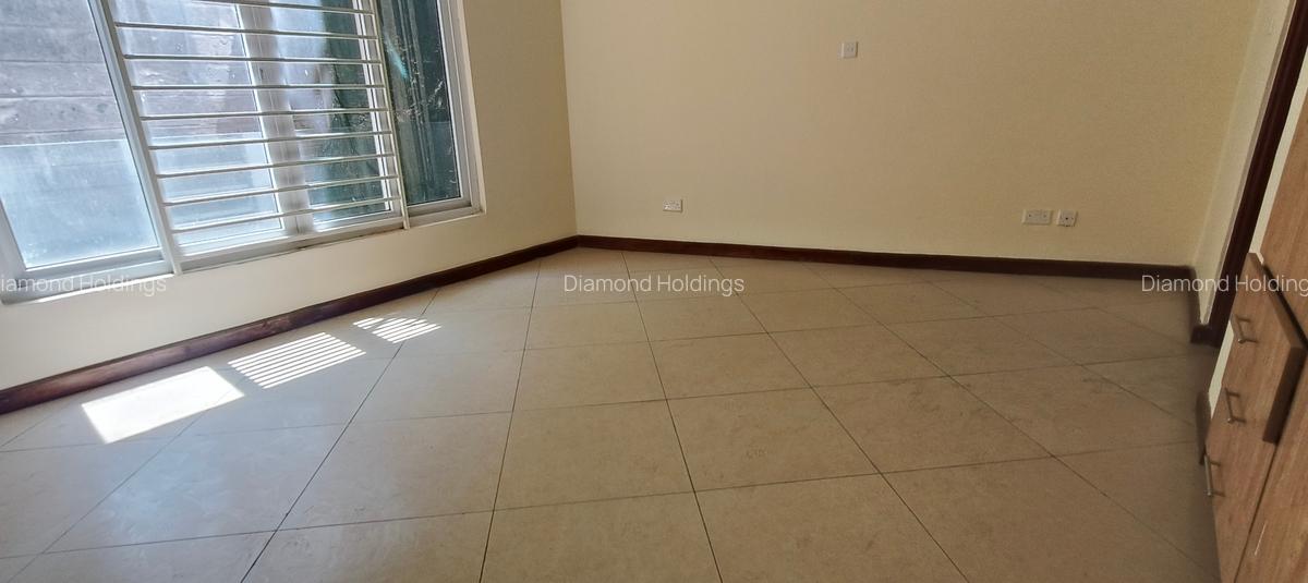 4 Bed Apartment with En Suite at Parklands - 8