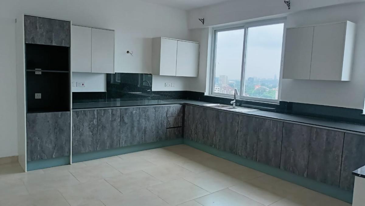 4 Bed Apartment with En Suite in General Mathenge - 1