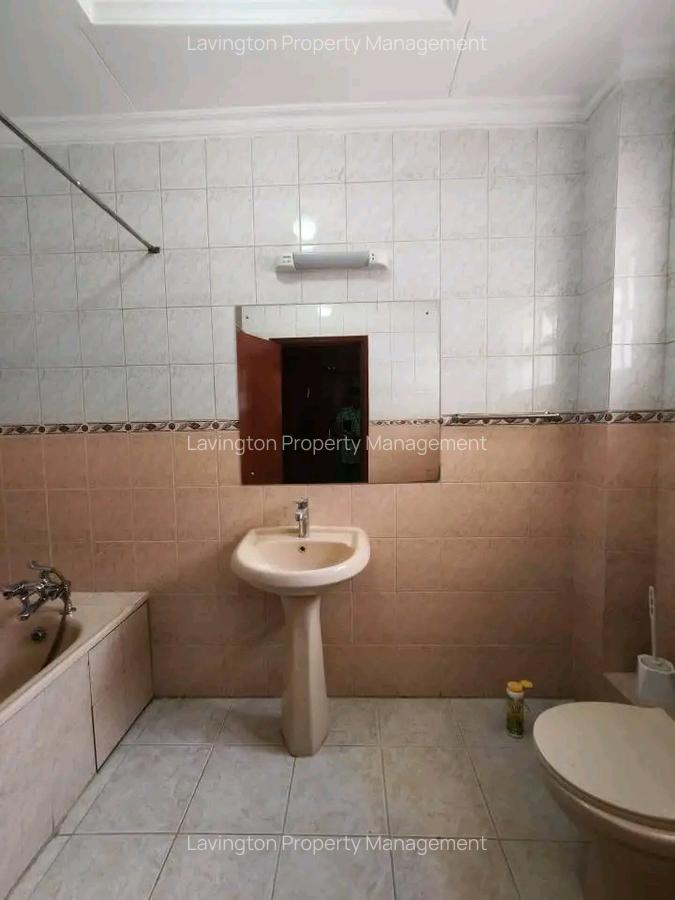 4 Bed Townhouse with En Suite at Lavington Green - 8