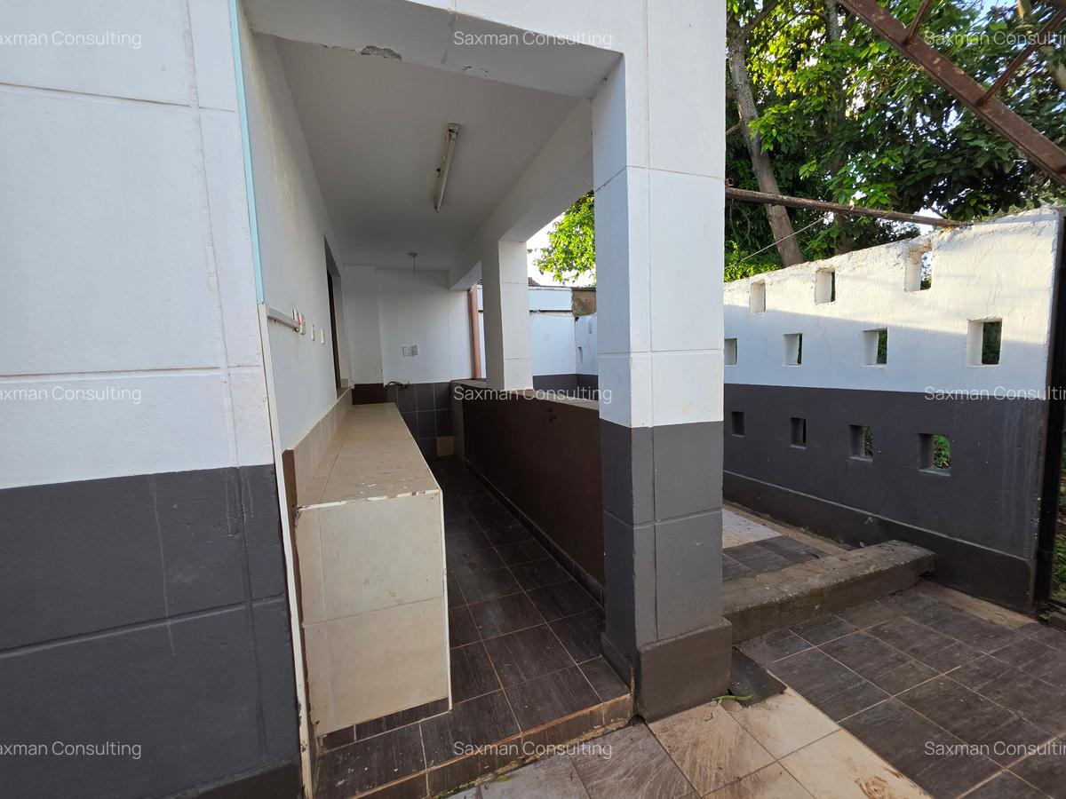 5 Bed Villa with En Suite in Runda - 12