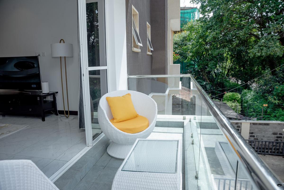 Serviced 2 Bed Apartment with En Suite at Brookside - 6