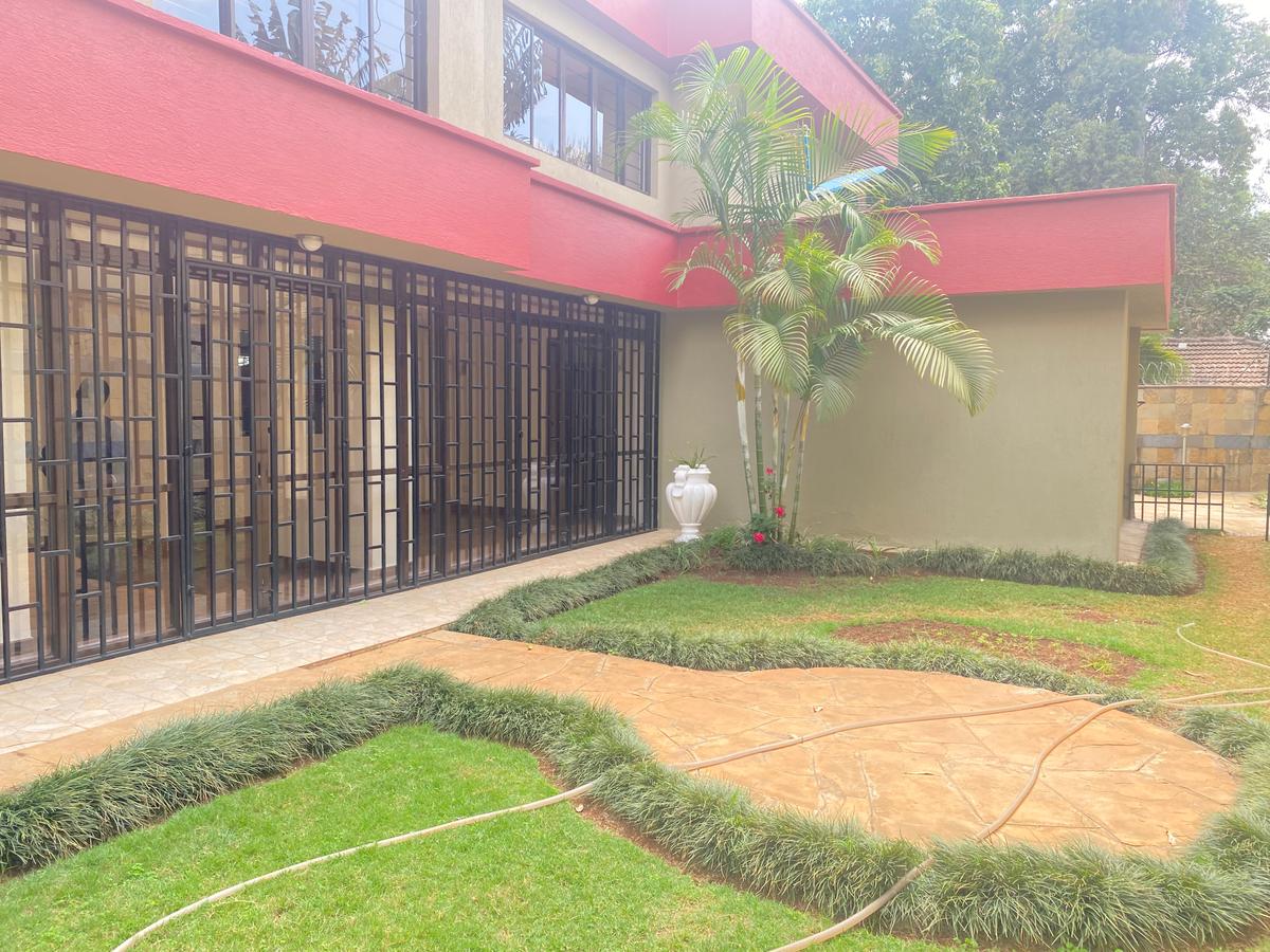 5 Bed Townhouse with En Suite in Lavington - 1