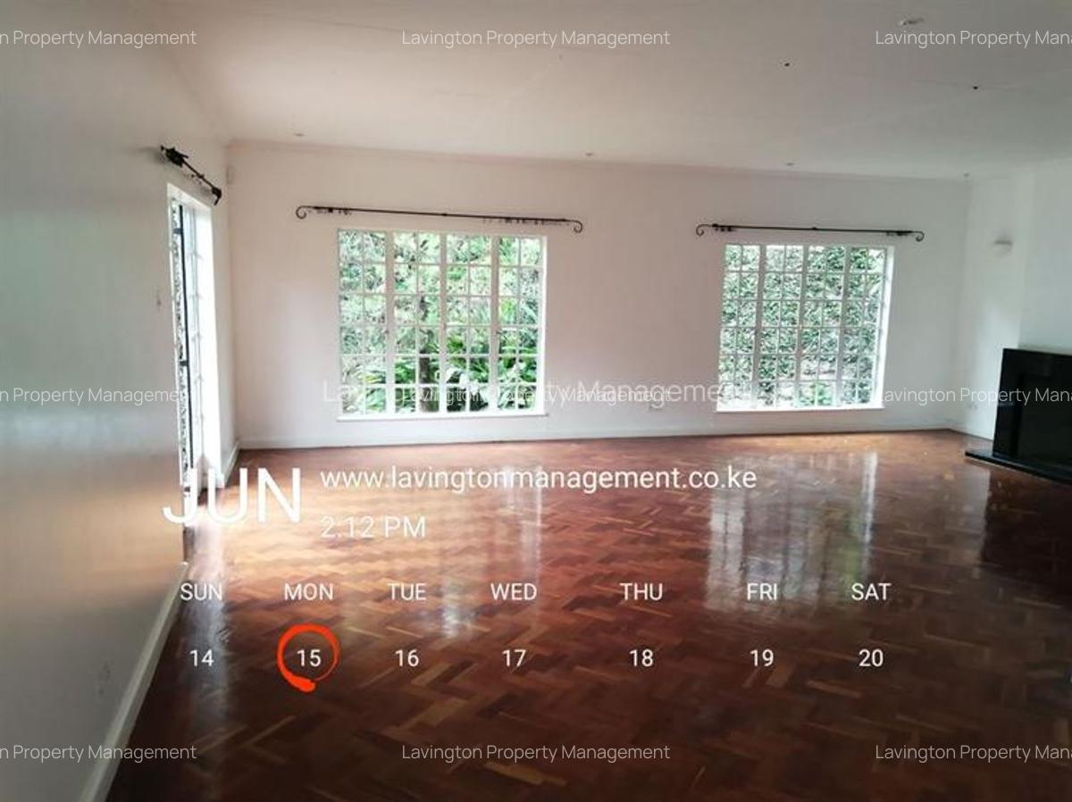 4 Bed House with En Suite at Lavington Green - 11