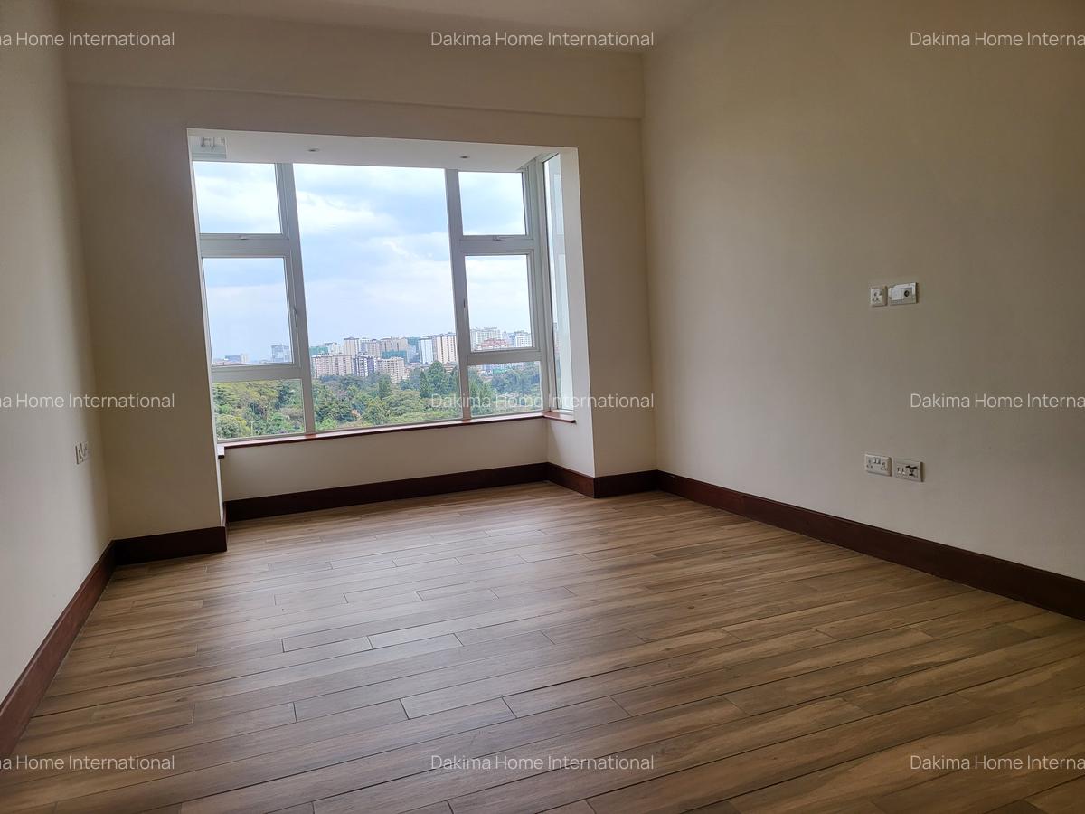 3 Bed Apartment with En Suite in Parklands - 11