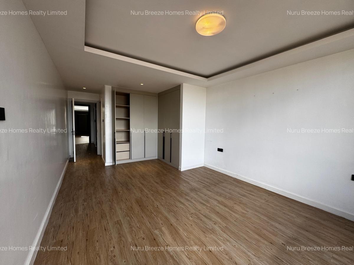 2 Bed Apartment with En Suite in Brookside - 6