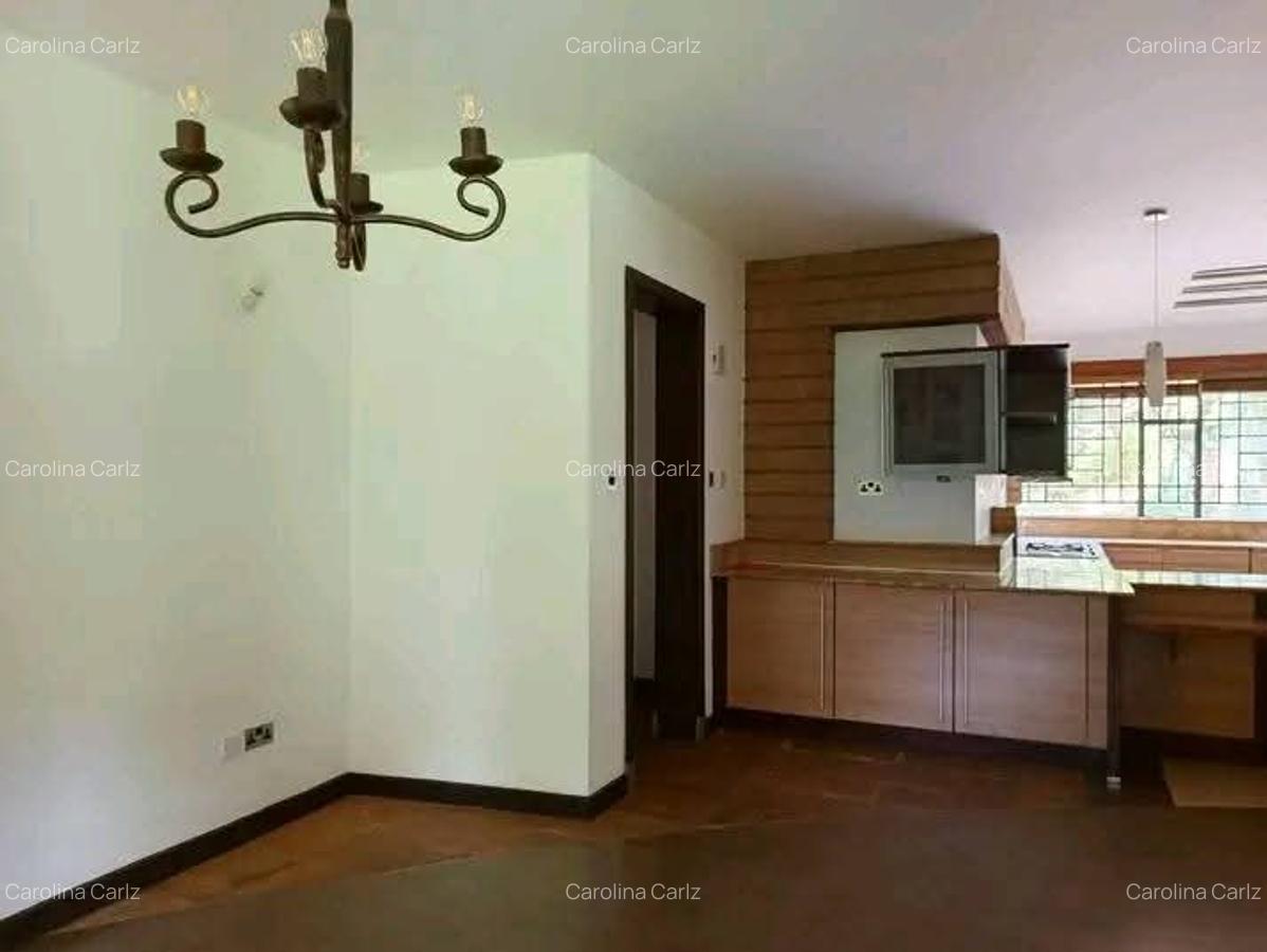 5 Bed House with En Suite in Lake View - 7