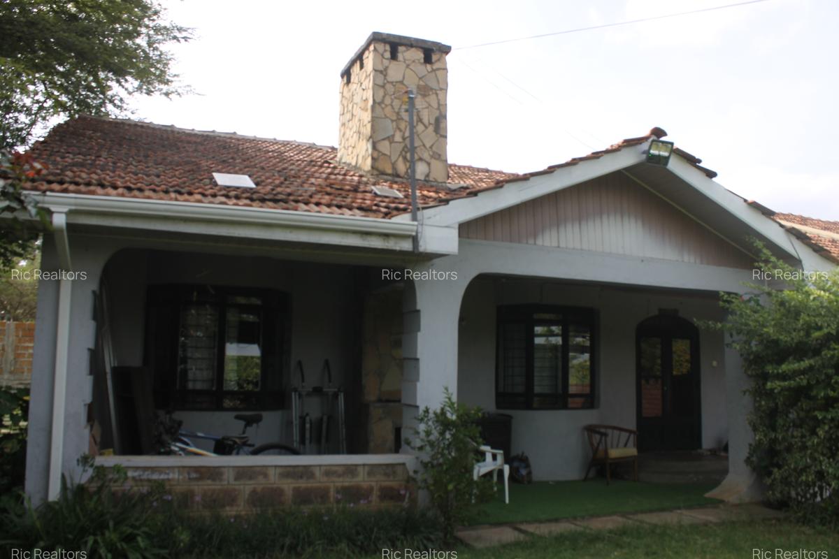 3 Bed House with En Suite at Karen - Fairacres - 2