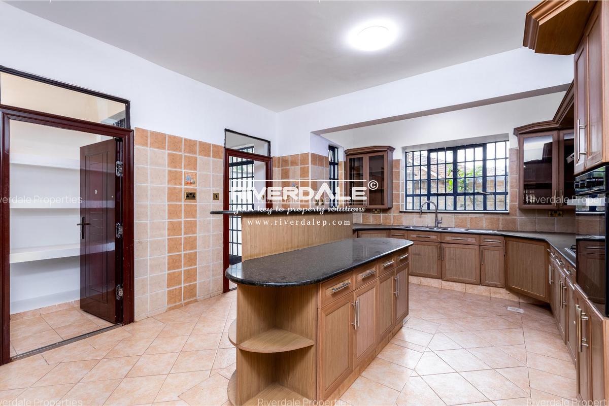 5 Bed Villa with En Suite in Lavington - 5