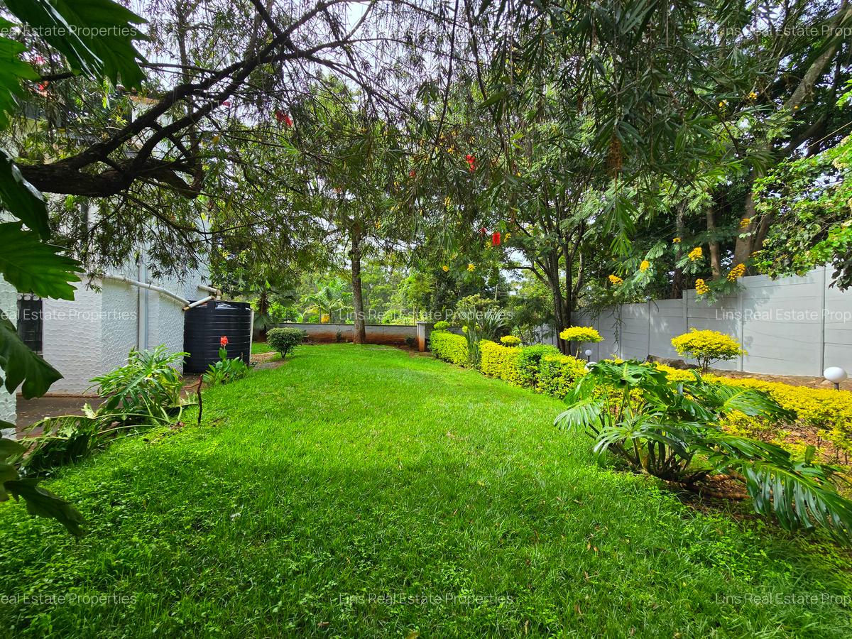 4 Bed House with En Suite in Hill View - 3