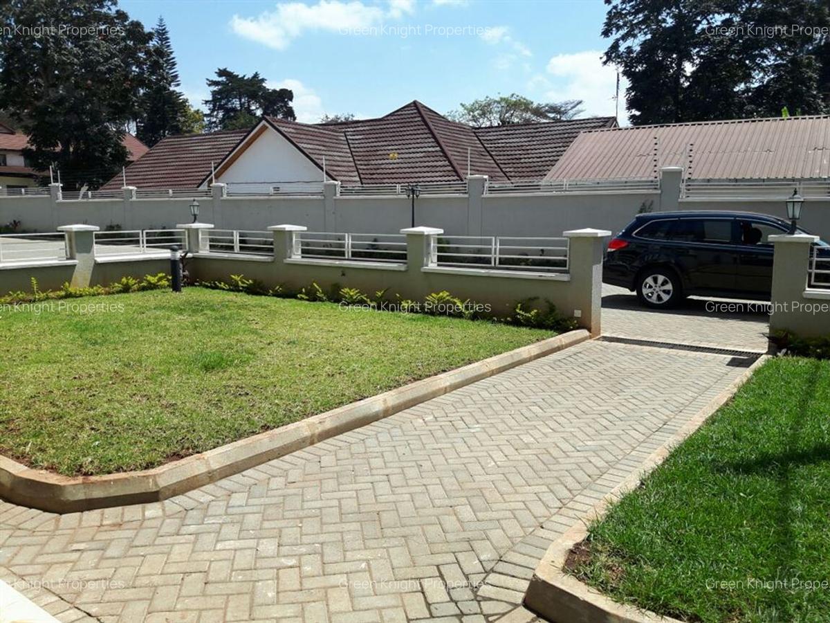 5 Bed House with En Suite in Lavington - 6