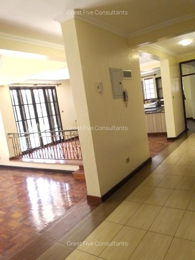 4 Bed Villa with En Suite in Rosslyn - 5