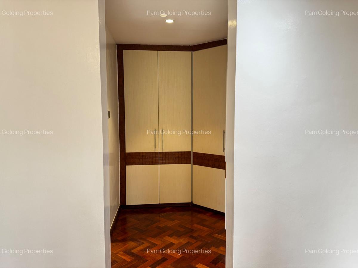 3 Bed Apartment with En Suite in Riverside - 12