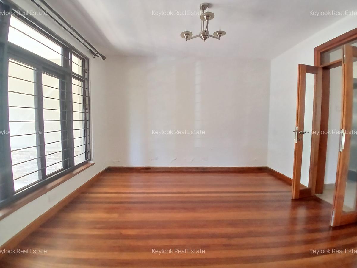 5 Bed Townhouse with En Suite at Lavington Green - 16