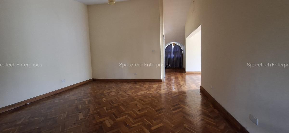 5 Bed Townhouse with En Suite in Spring Valley - 15